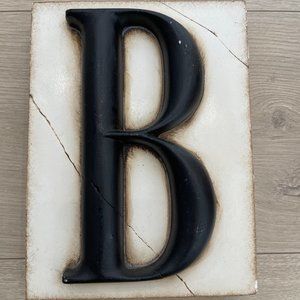 SID DICKENS WALL TILE. RETIRED. LETTER B